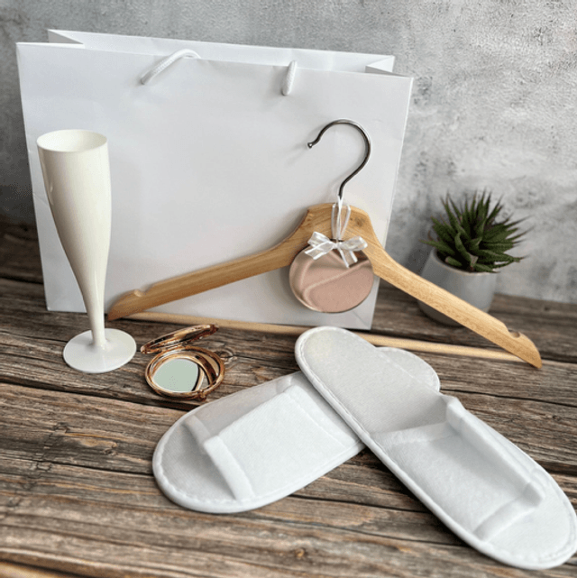 Prom Package - Hanger, bag, spa slippers, prosecco flute and compact mirror